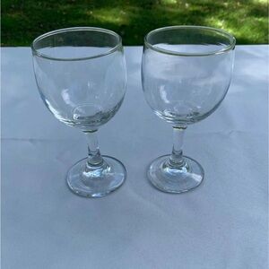 2 Wine Glasses